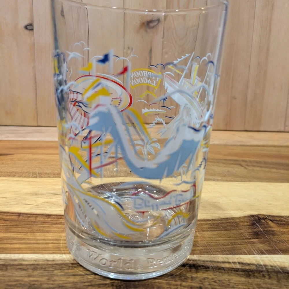 Disney Goofy Cartoon Character Glass with Surfboard Design